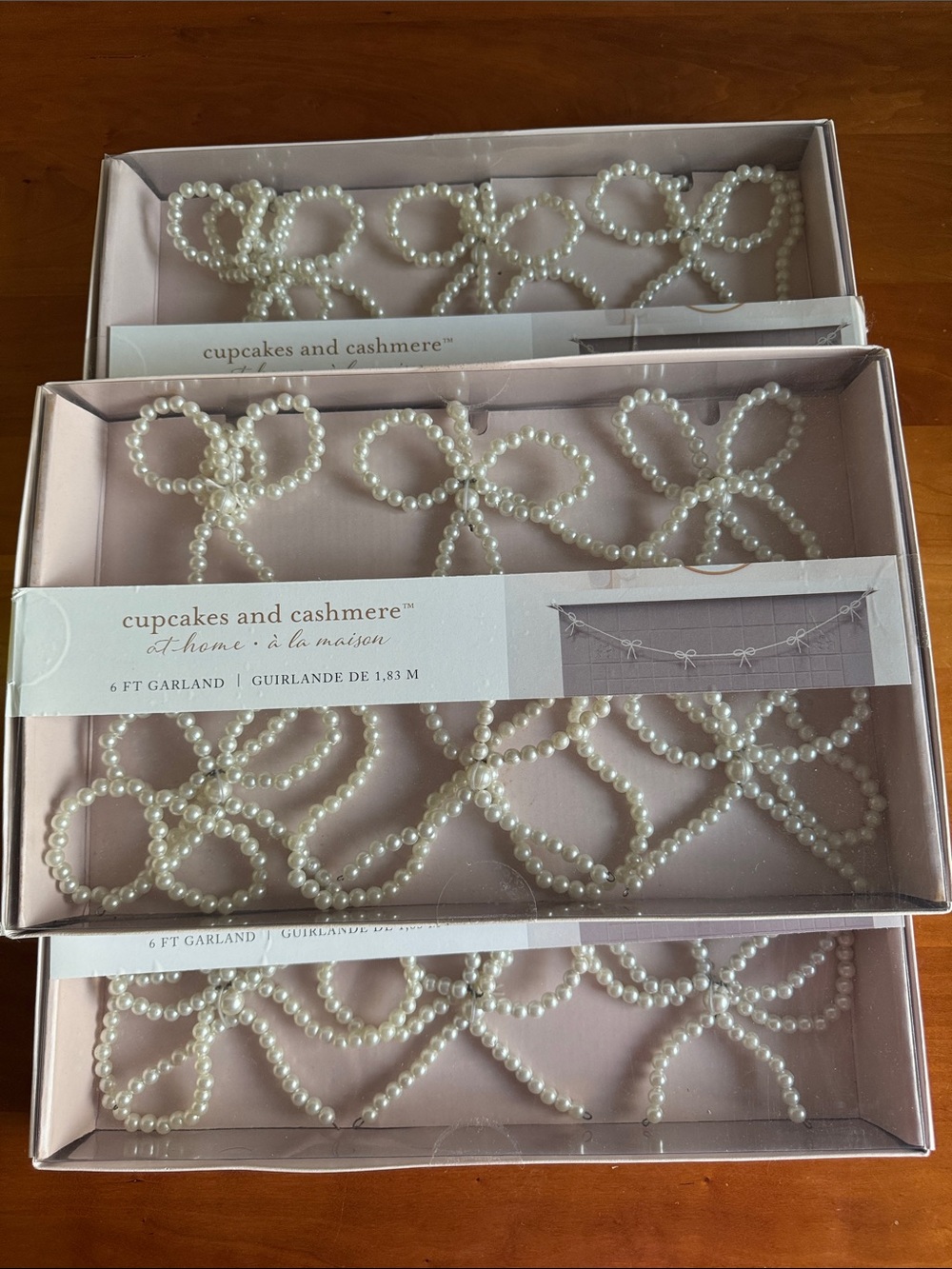 cupcakes & cashmere Pearl Bow Garland in White Pearlescent